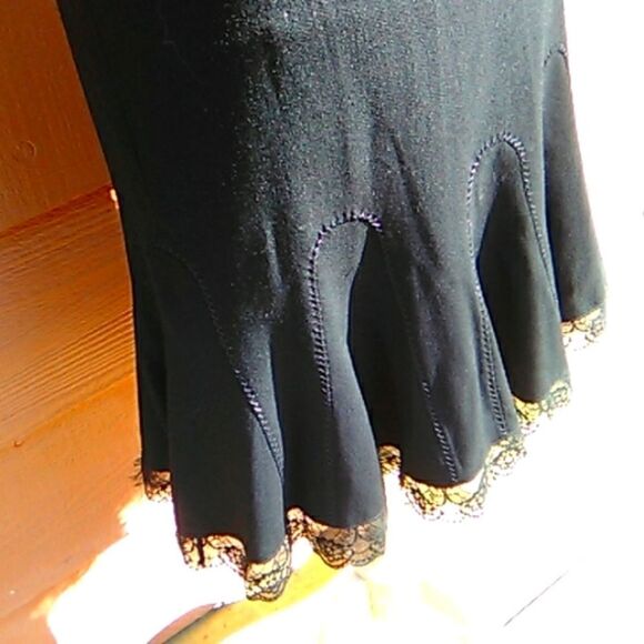 Elie Tahari Black Gusseted Full Skirt - Picture 5 of 14